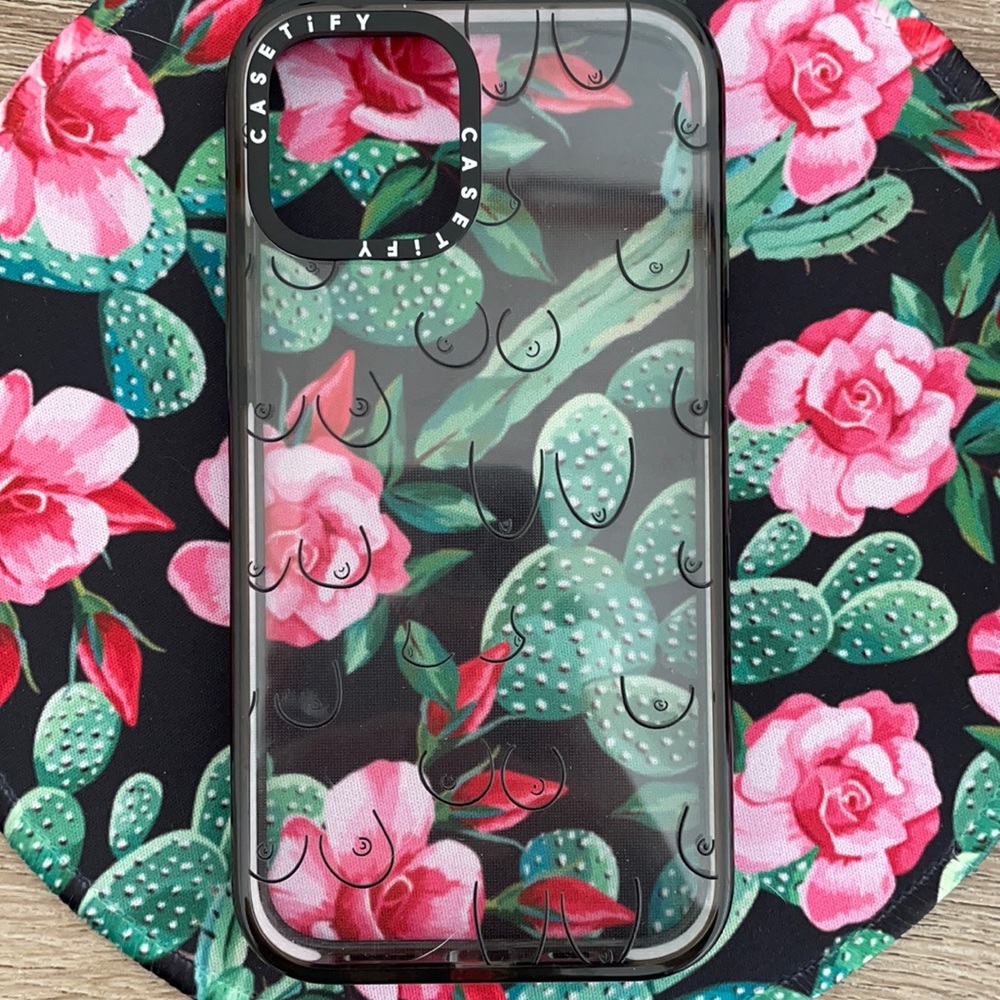 Casetify iphone 12/12pro BOOBIES